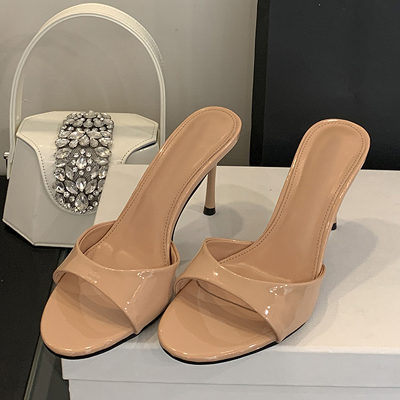 Liyke-女性のためのワインレッドのパテントレザースリッパ - Men Shoes Red Tape のレビューと価格