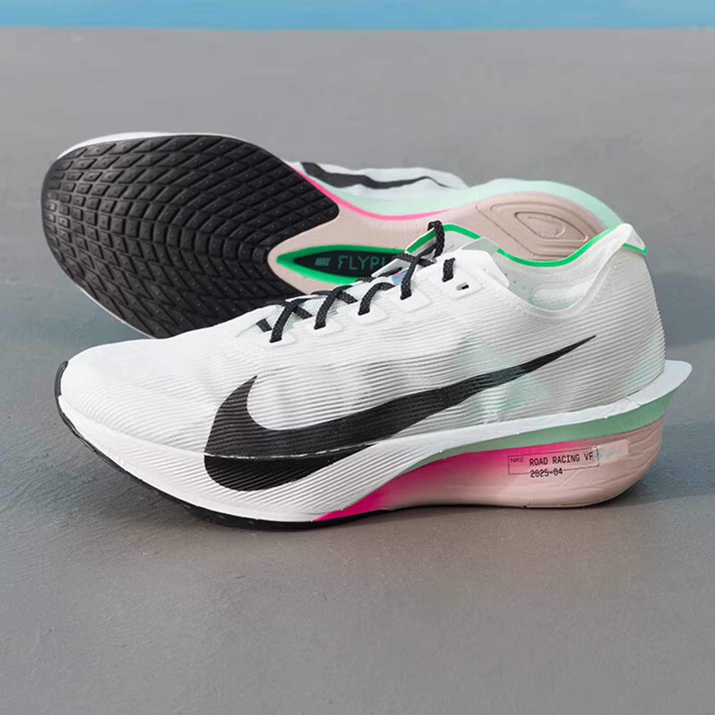 NIKE VAPORFLY 4 メンズ ランニングシューズ  - Men Shoes Size Nike のレビューと価格
