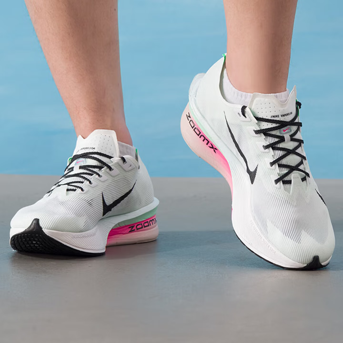 NIKE VAPORFLY 4 メンズ ランニングシューズ  - Men Shoes Size Nike のレビューと価格