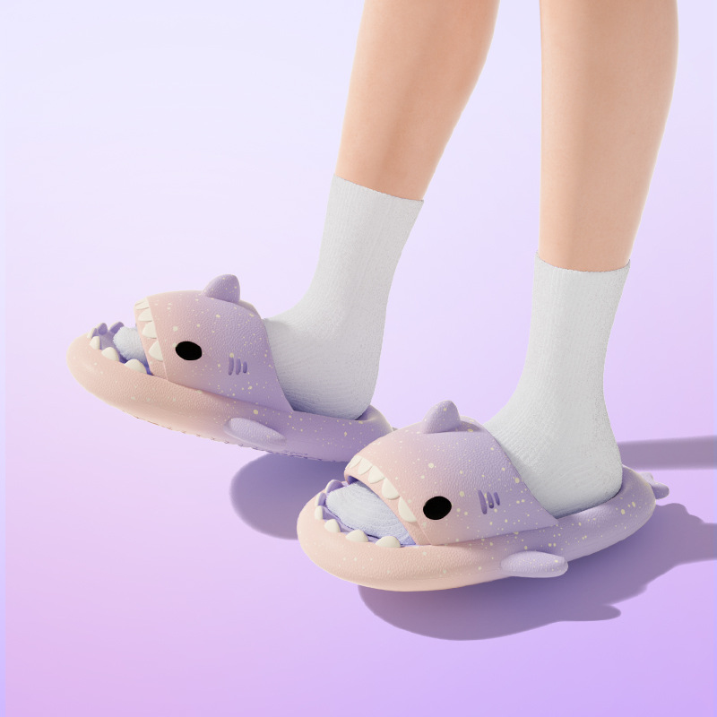 かわいい漫画サメスリッパ女性男性のためのグラデーションカラー - Men'S Shoes In Style のレビューと価格