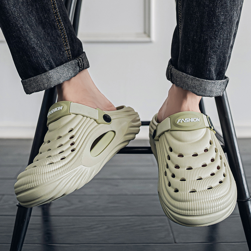 新しいカップルモデルホールシューズ夏の女性のサンダルビーチ軽 - Men'S Shoes In Style のレビューと価格